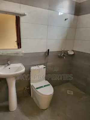 5bdrm Mansion in Bunga Kalungu, Central Division for rent