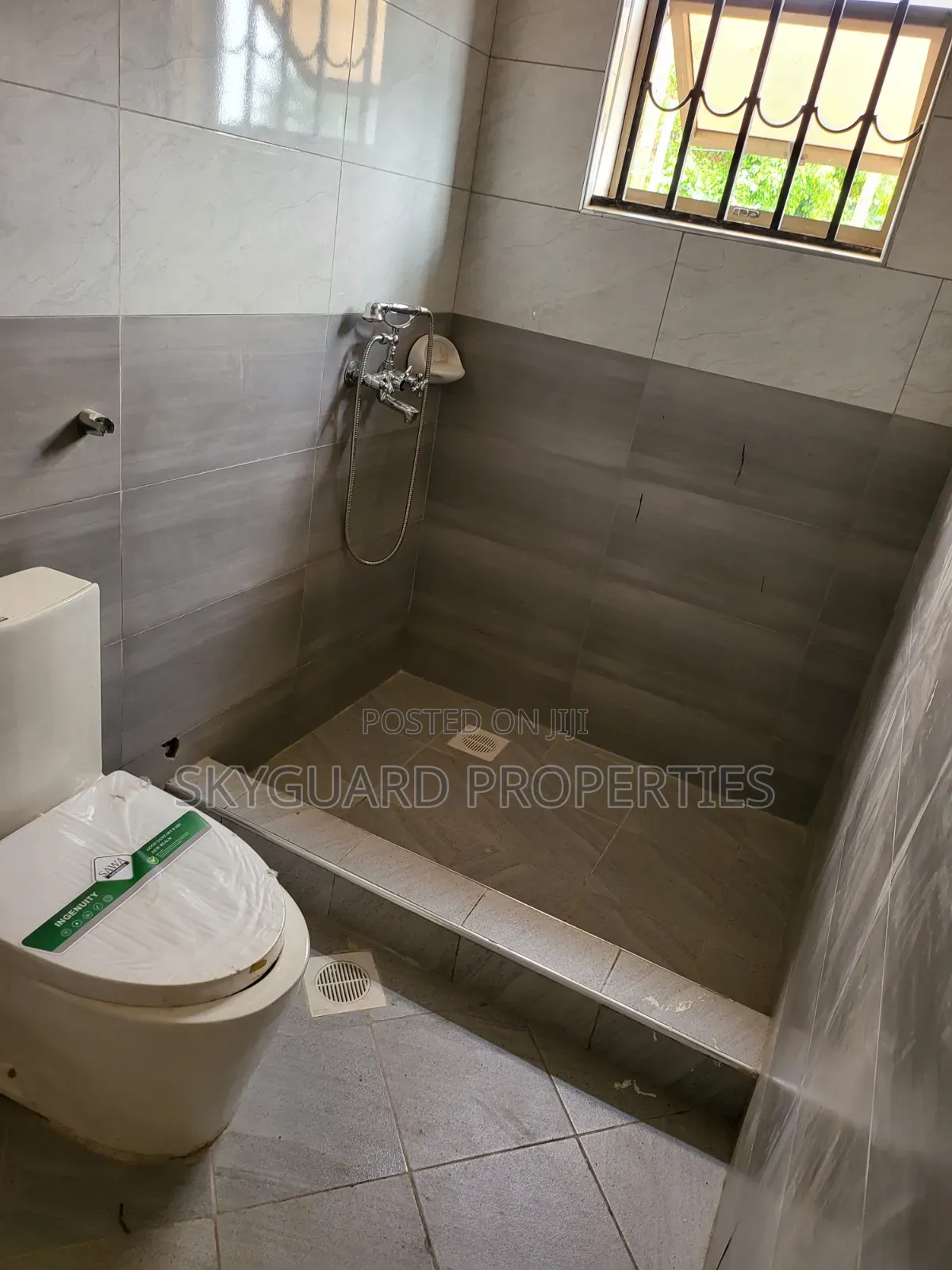 5bdrm Mansion in Bunga Kalungu, Central Division for rent