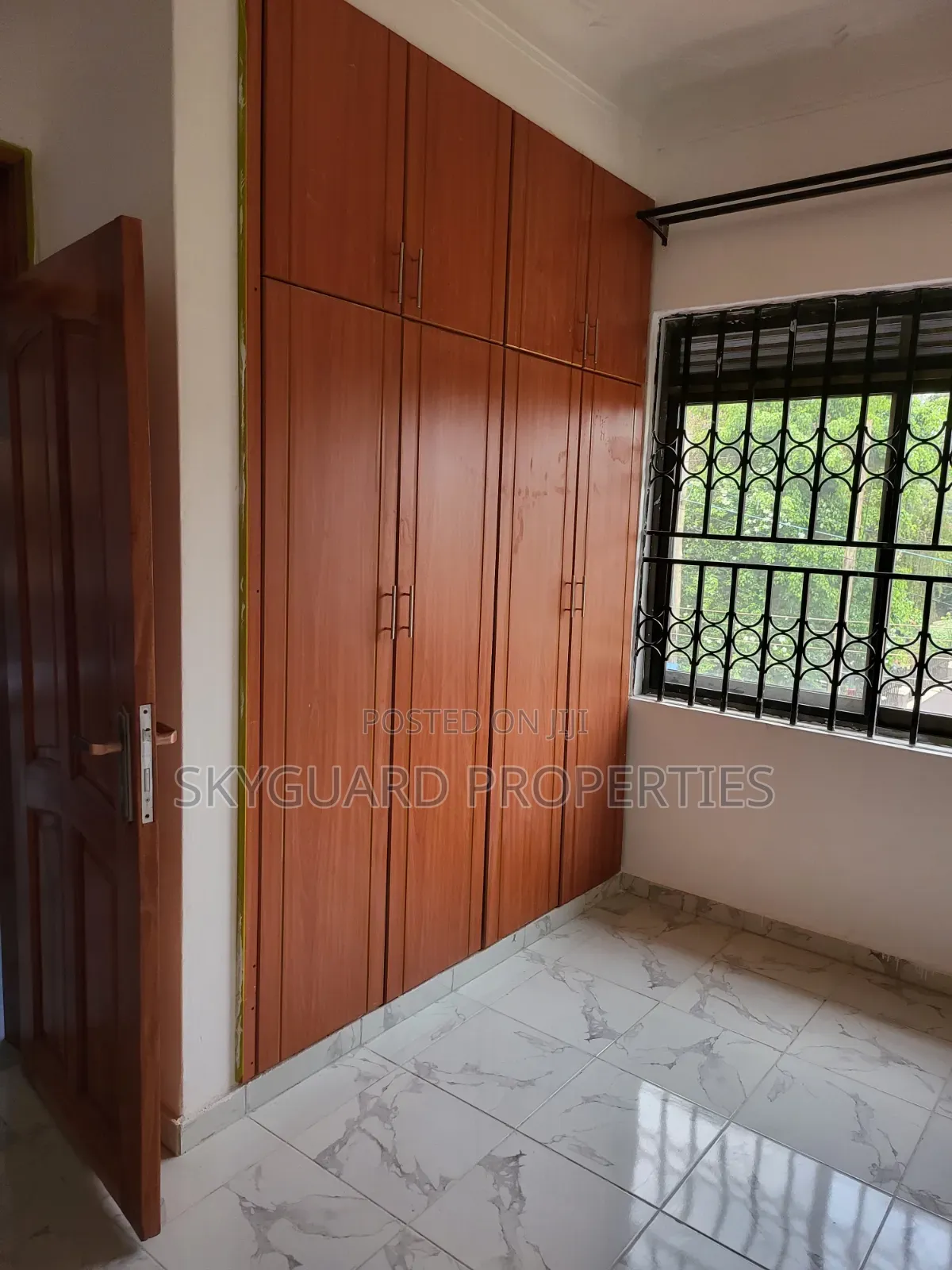 5bdrm Mansion in Bunga Kalungu, Central Division for rent