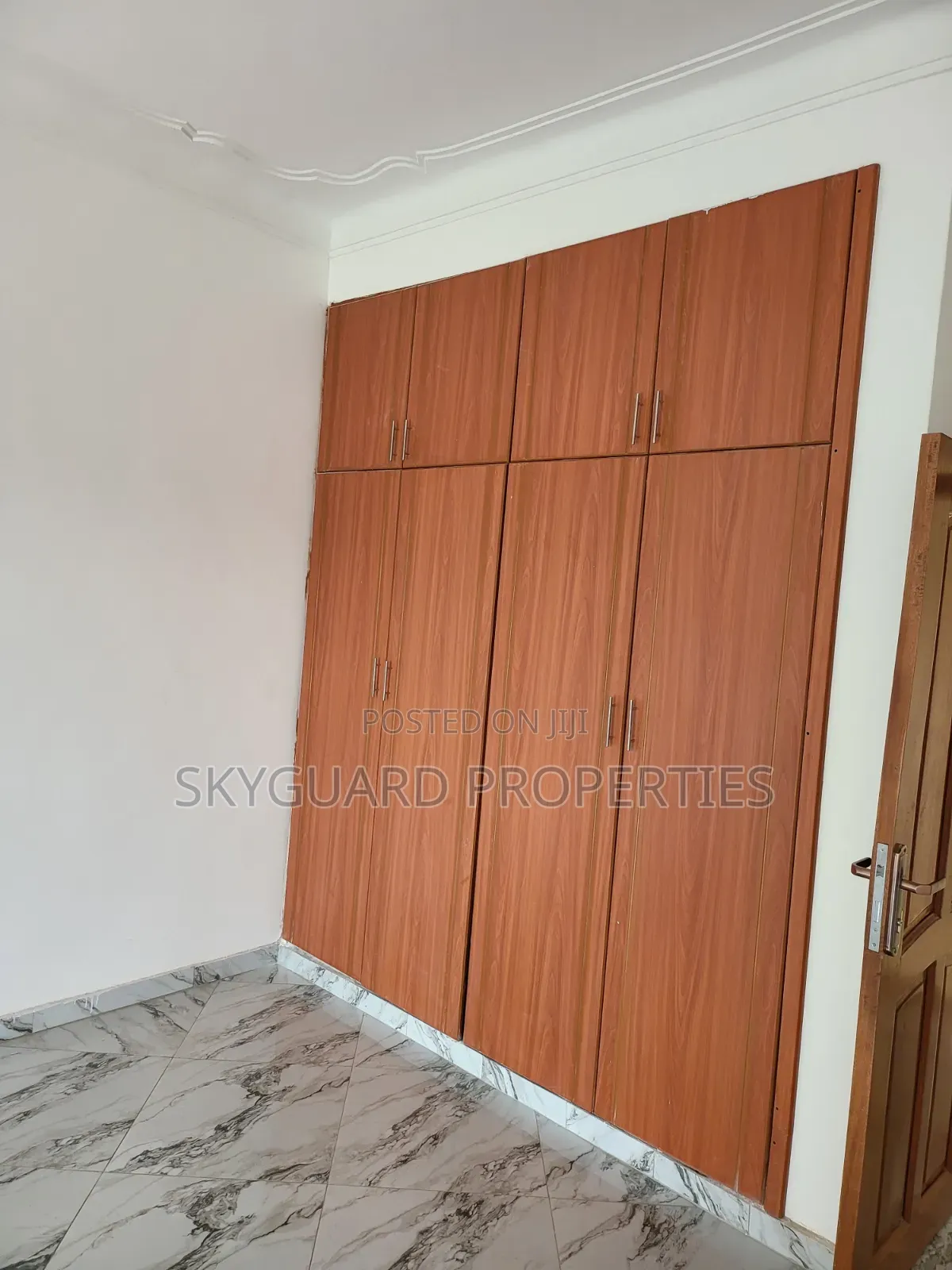 5bdrm Mansion in Bunga Kalungu, Central Division for rent