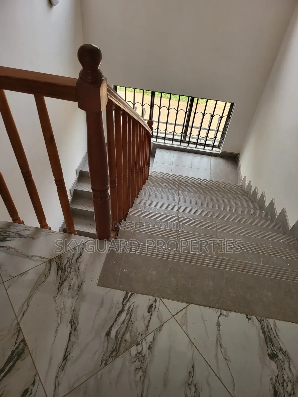 5bdrm Mansion in Bunga Kalungu, Central Division for rent