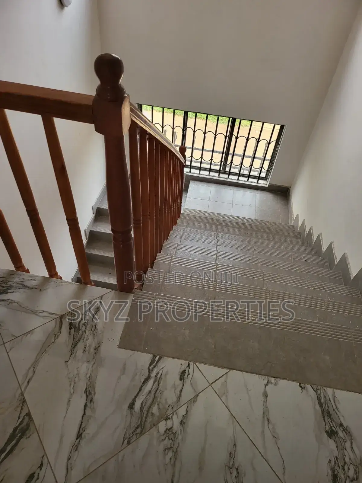 5bdrm Mansion in Bunga Kalungu, Central Division for rent