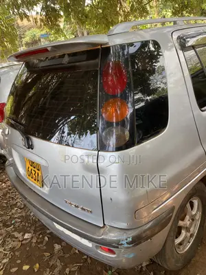 Toyota Raum 1.5 FWD 1999 Silver