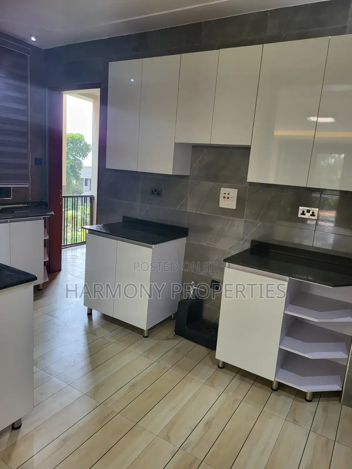 3bdrm Apartment in Muyenga, Central Division for rent