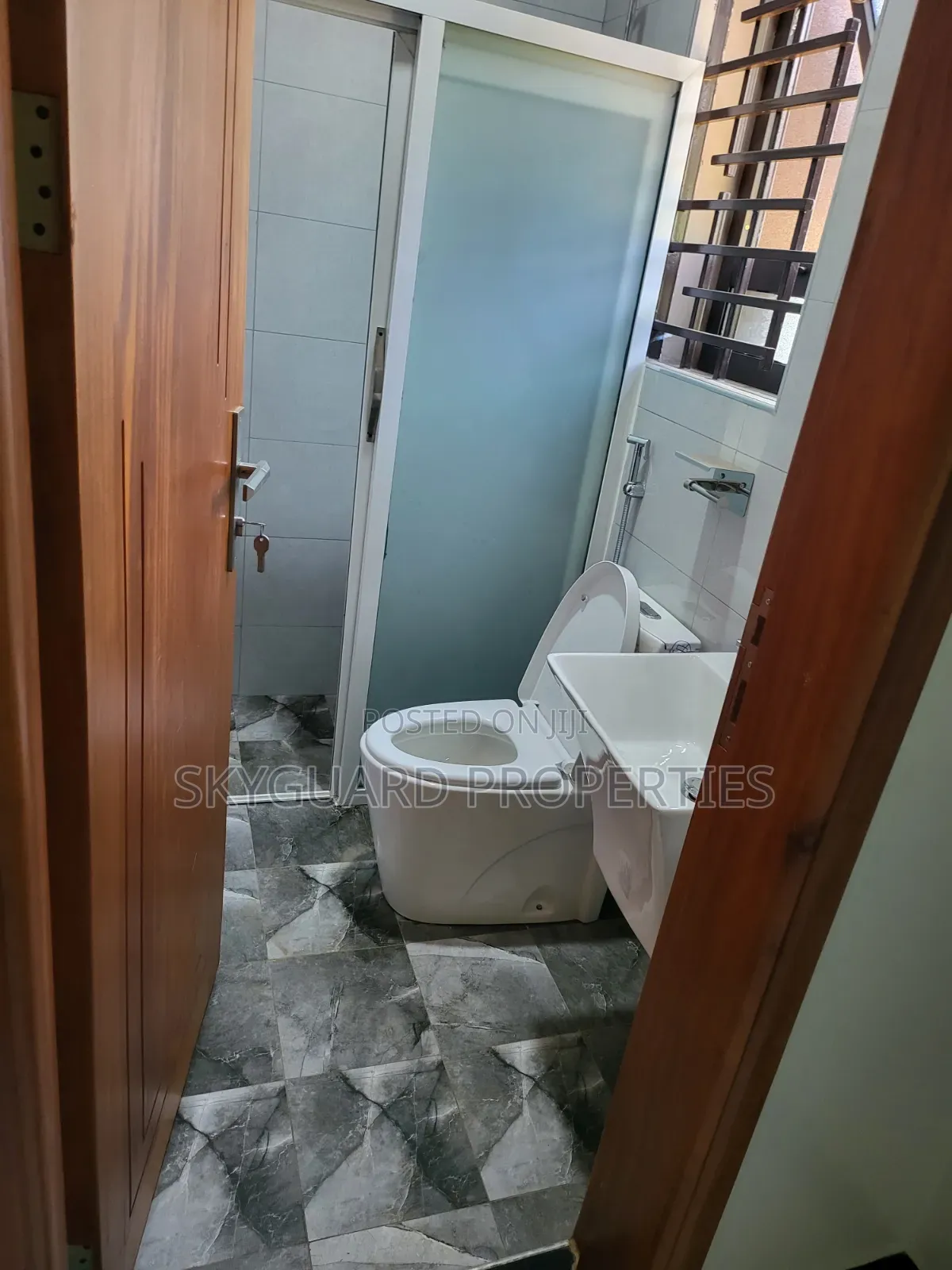 3bdrm Apartment in Muyenga, Central Division for rent