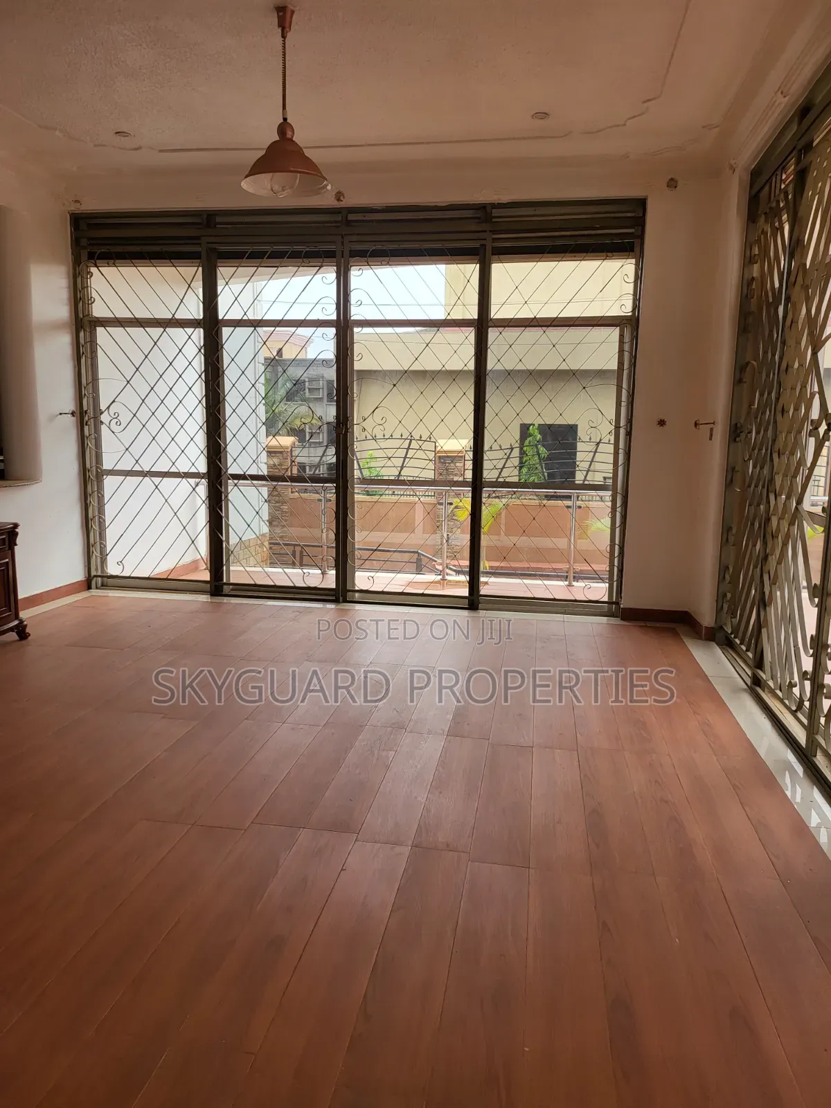 5bdrm Mansion in Makindye Kizungu, Central Division for rent