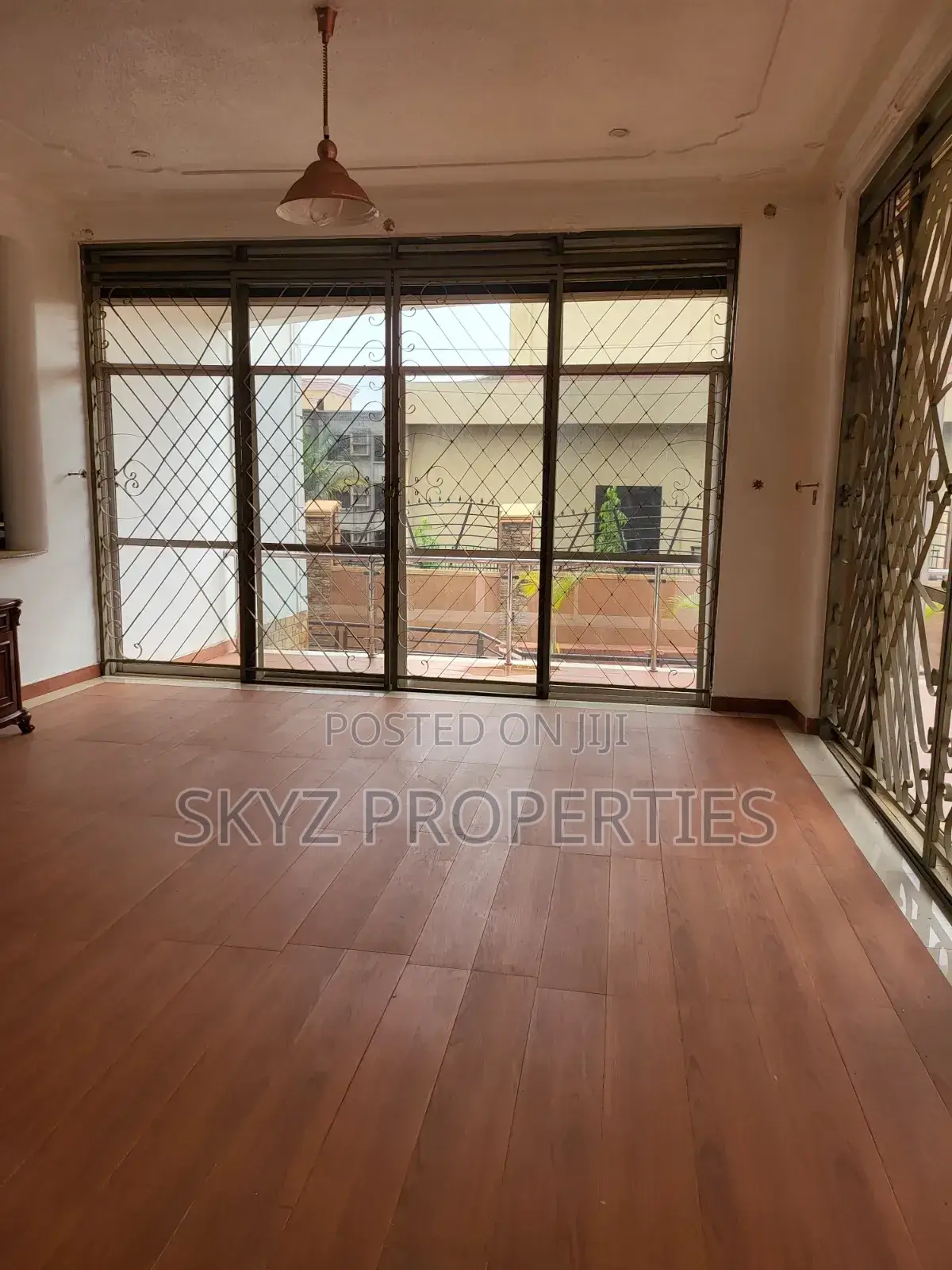 5bdrm Mansion in Makindye Kizungu, Central Division for rent