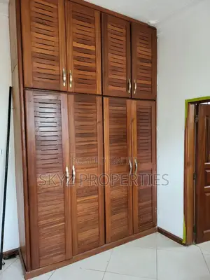 5bdrm Mansion in Makindye Kizungu, Central Division for rent