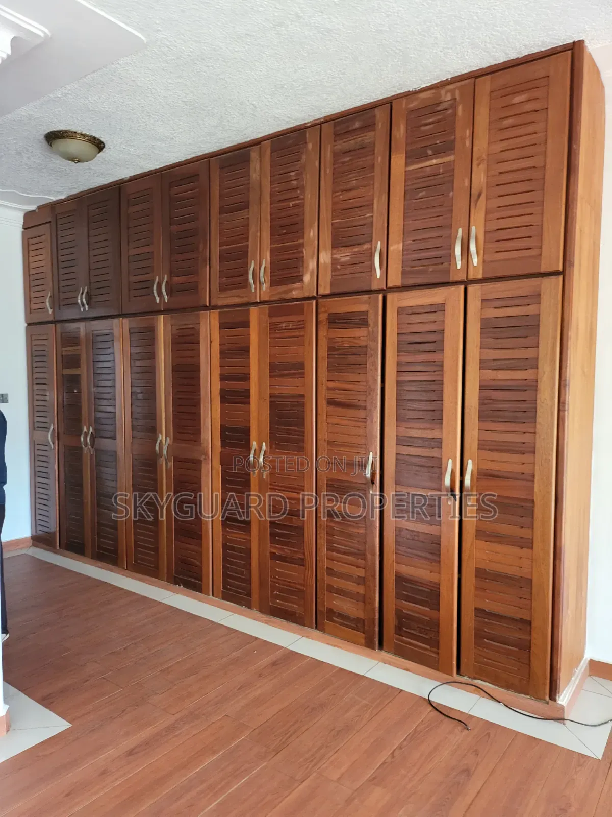 5bdrm Mansion in Makindye Kizungu, Central Division for rent