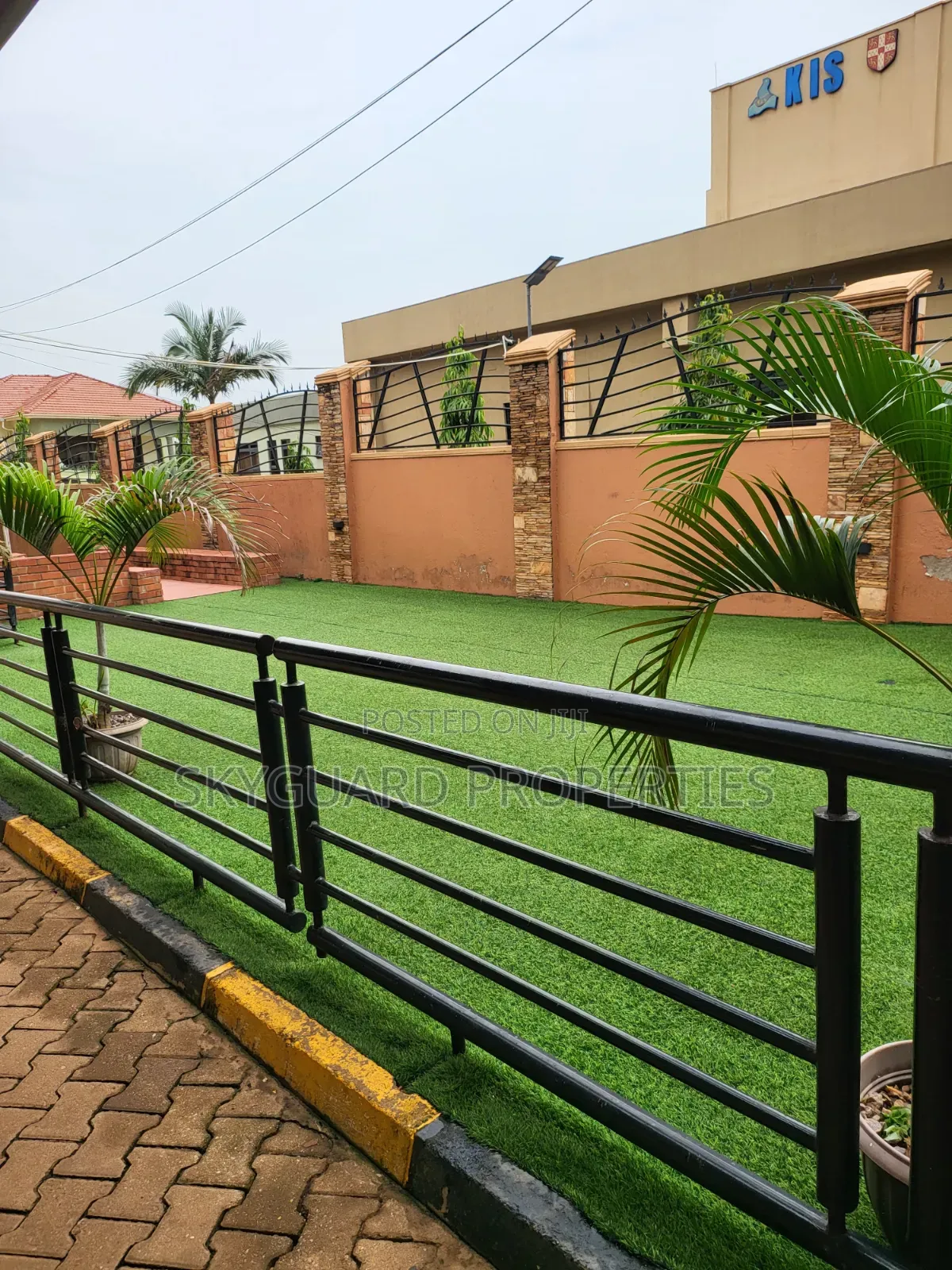 5bdrm Mansion in Makindye Kizungu, Central Division for rent