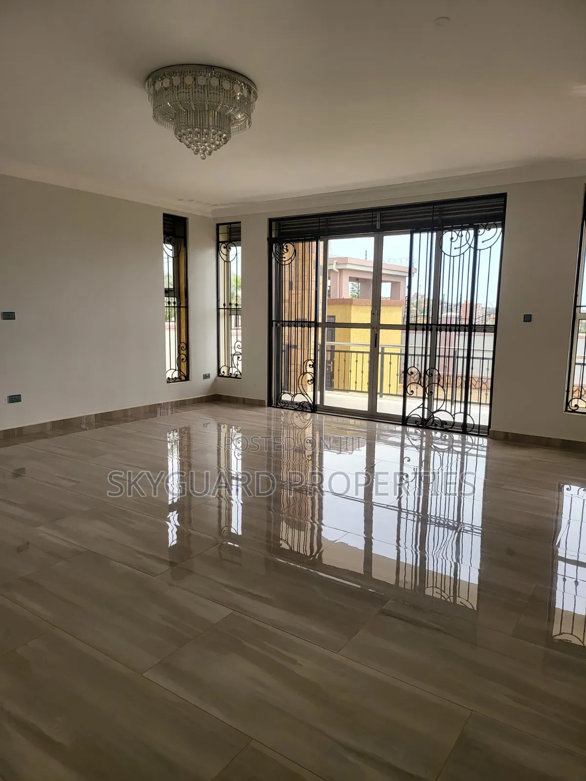 6bdrm Mansion in Buziga, Central Division for rent