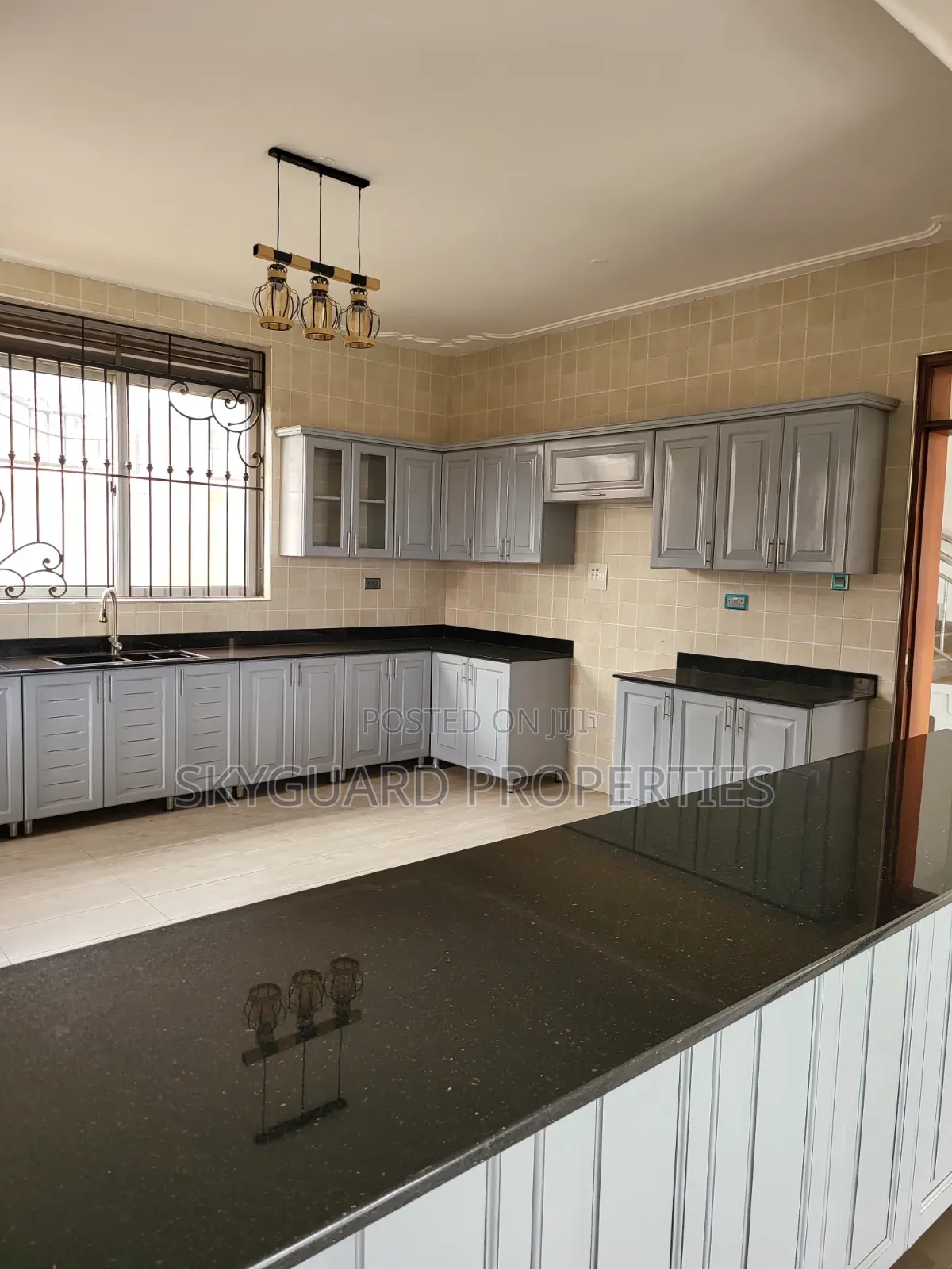 6bdrm Mansion in Buziga, Central Division for rent
