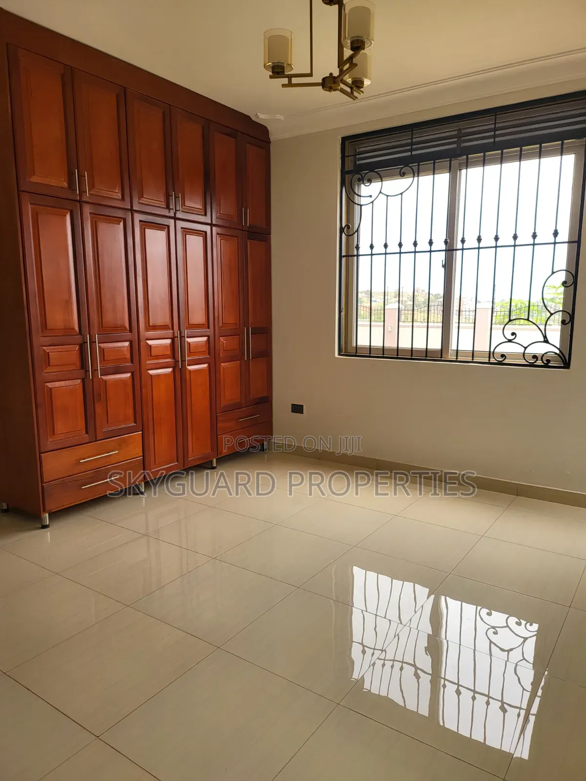 6bdrm Mansion in Buziga, Central Division for rent