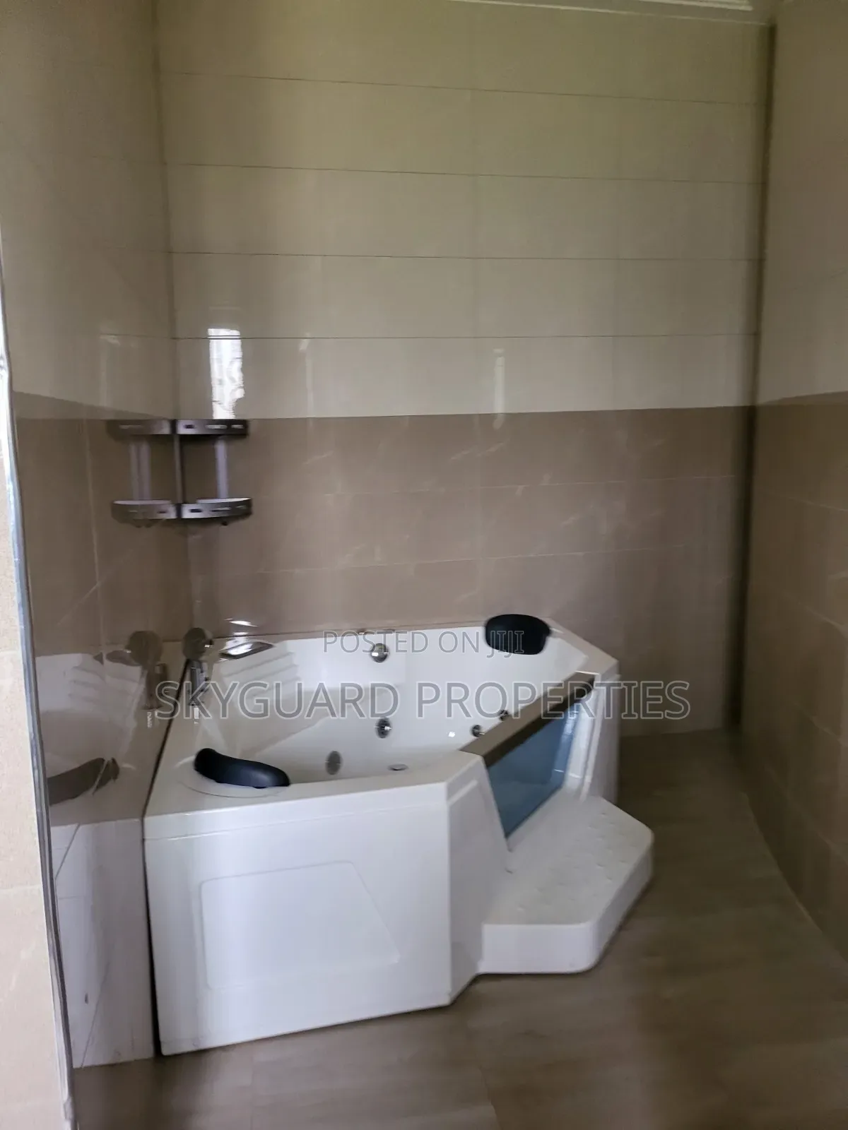 6bdrm Mansion in Buziga, Central Division for rent
