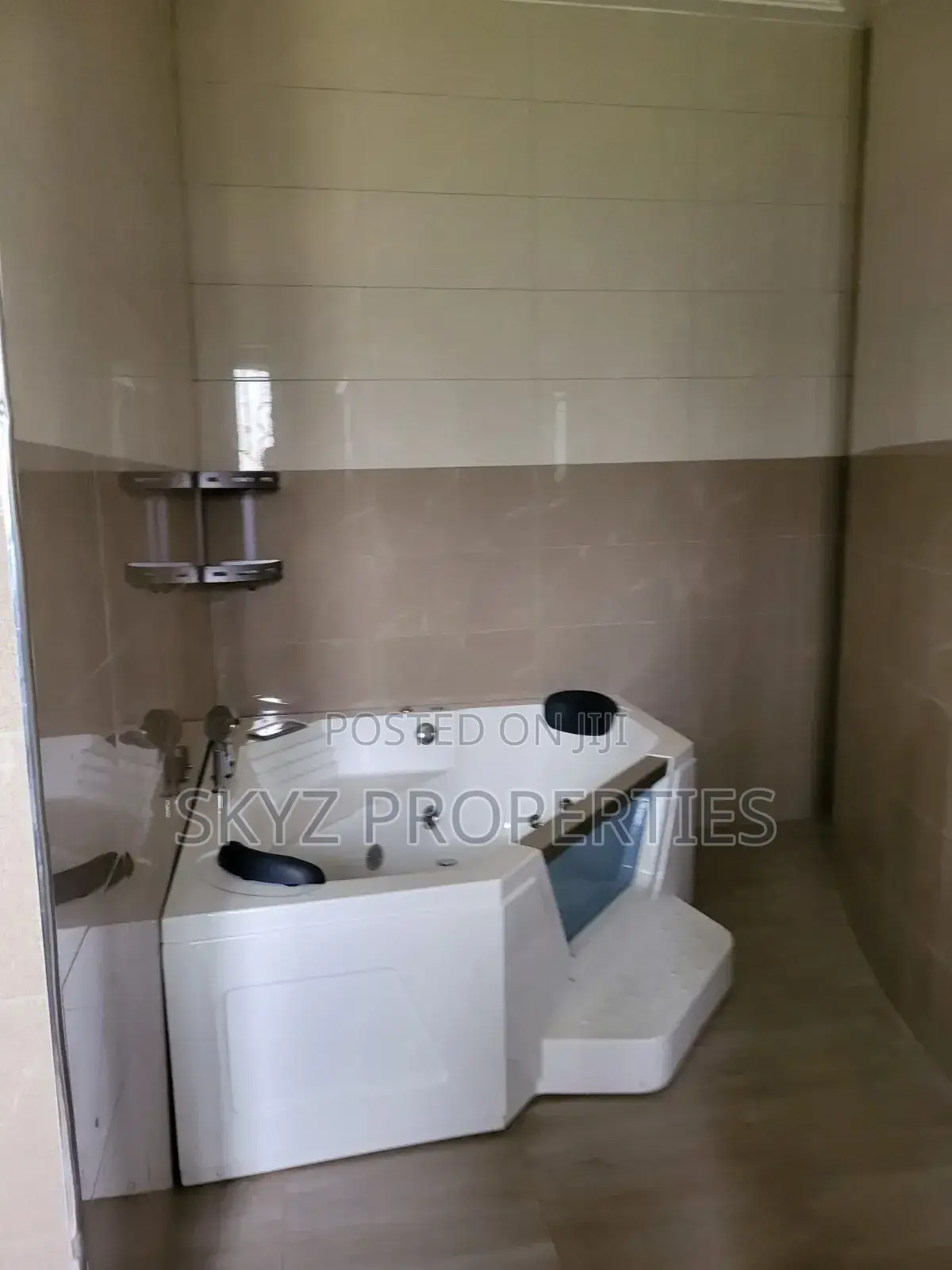 6bdrm Mansion in Buziga, Central Division for rent