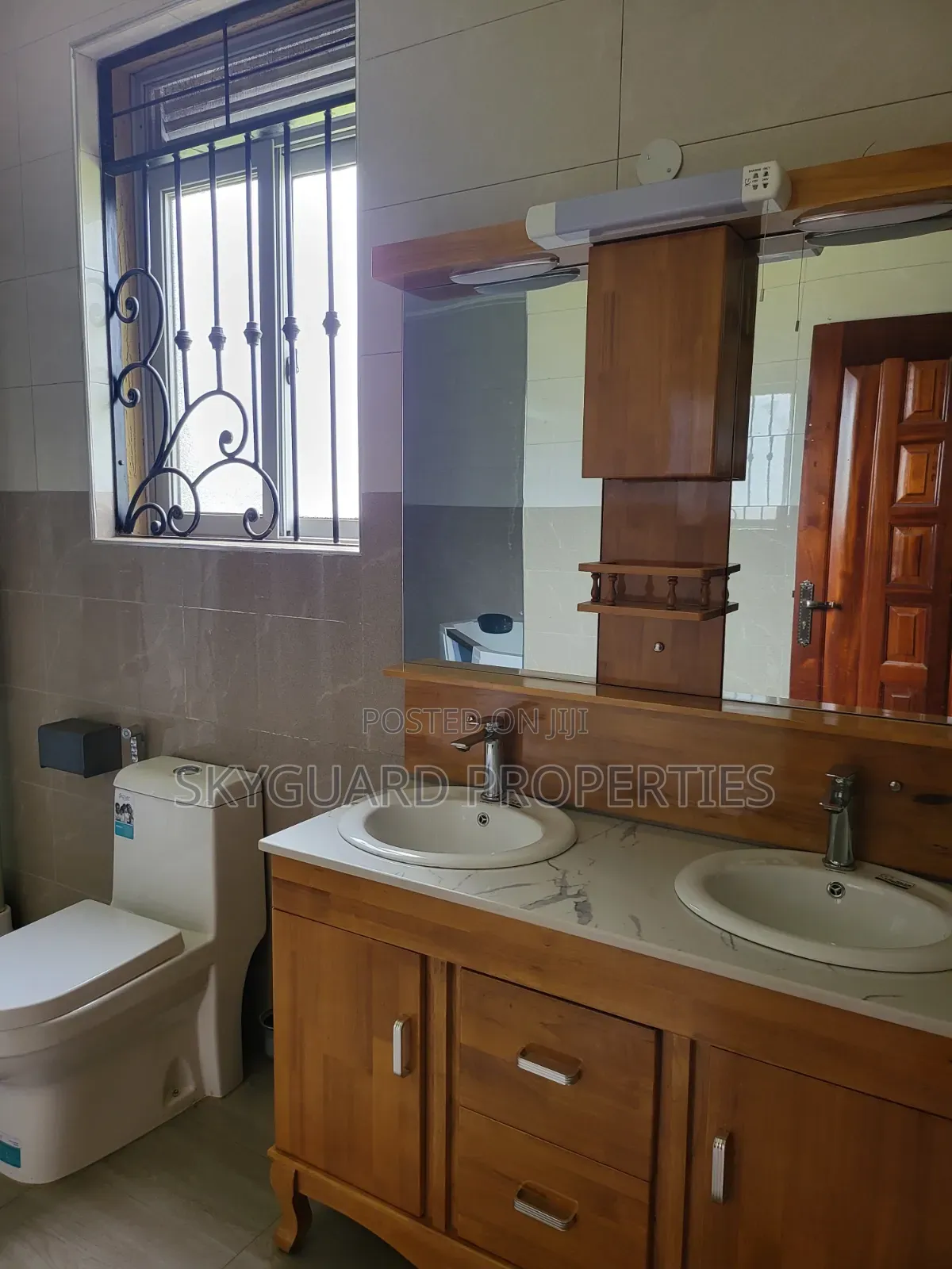 6bdrm Mansion in Buziga, Central Division for rent
