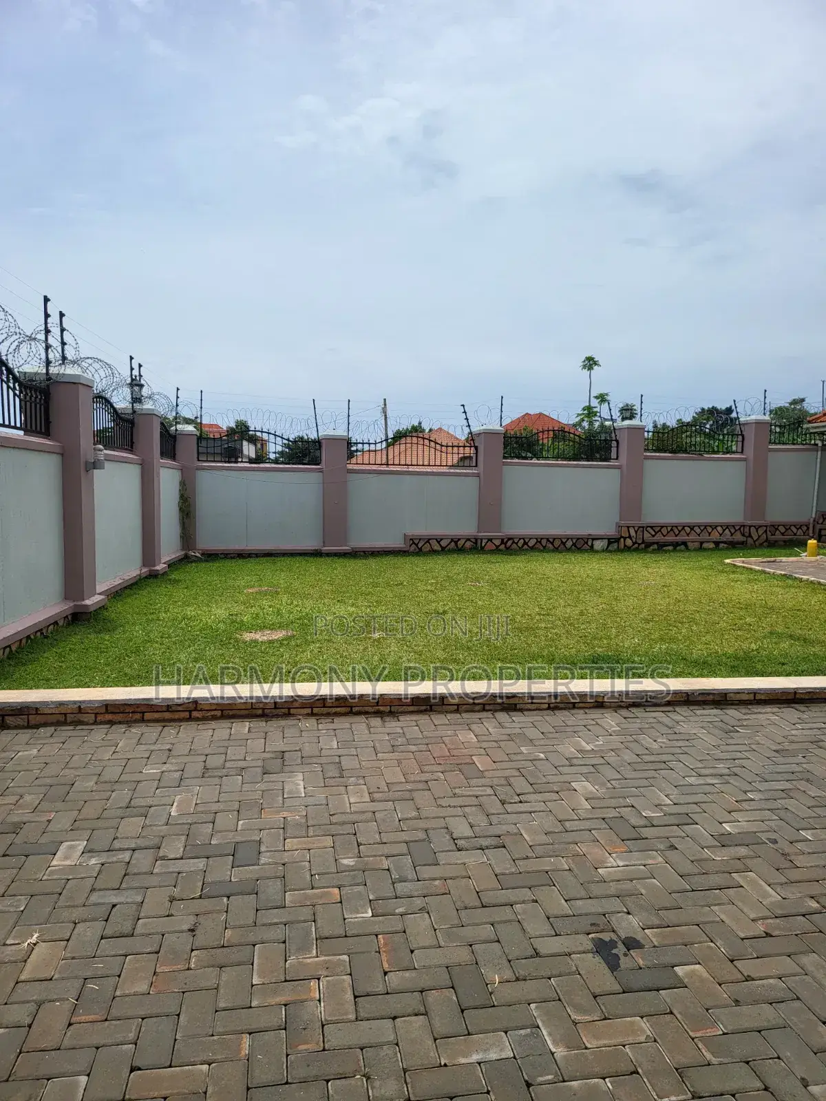 6bdrm Mansion in Buziga, Central Division for rent