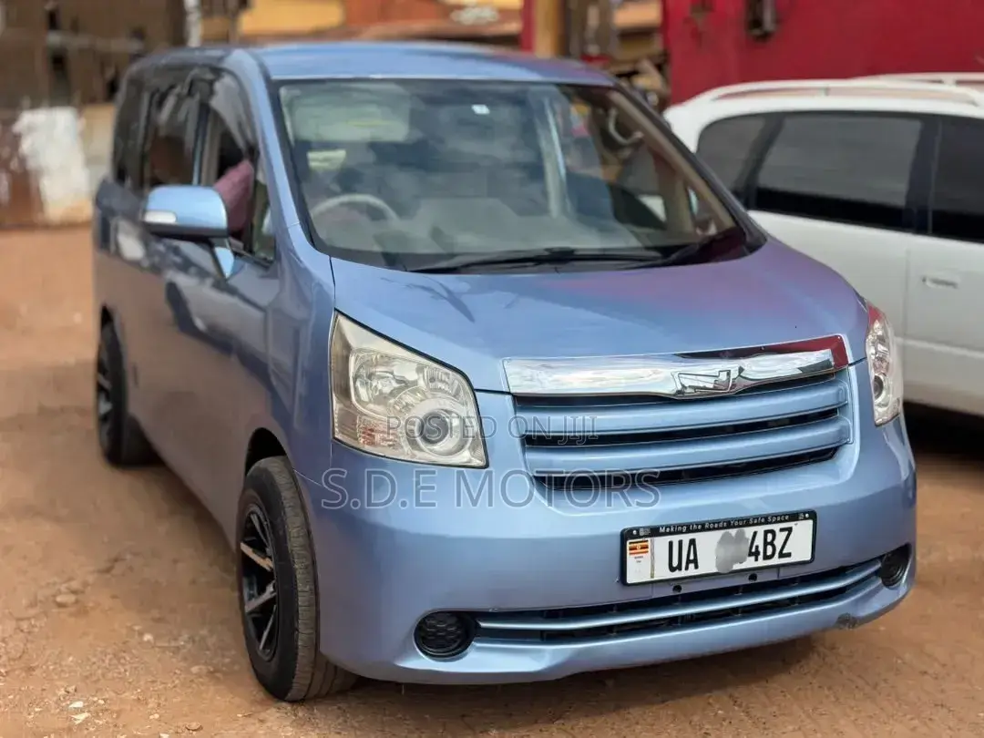 Toyota Noah 2.0 143hp AWD (8 Seater) 2009 Matt Black