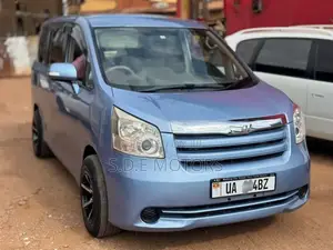 Toyota Noah 2.0 143hp AWD (8 Seater) 2009 Matt Black