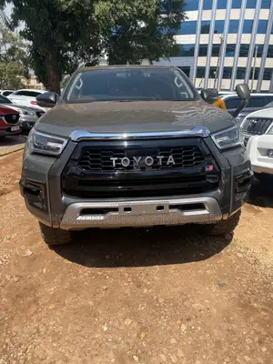 Toyota Hilux Rugged 4x4 2018 Gold