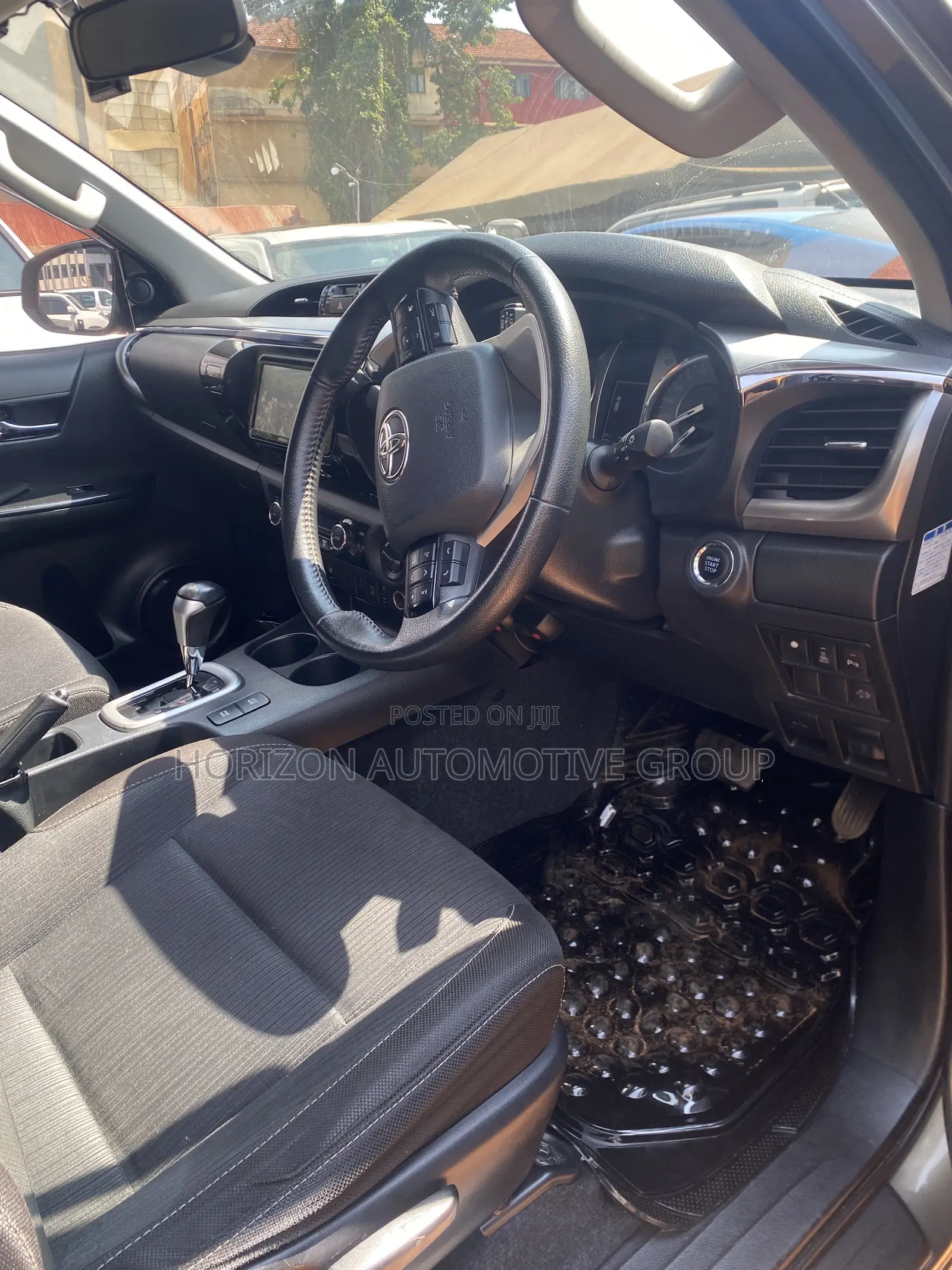 Toyota Hilux Rugged 4x4 2018 Gold