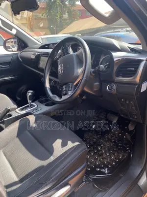 Toyota Hilux Rugged 4x4 2018 Gold