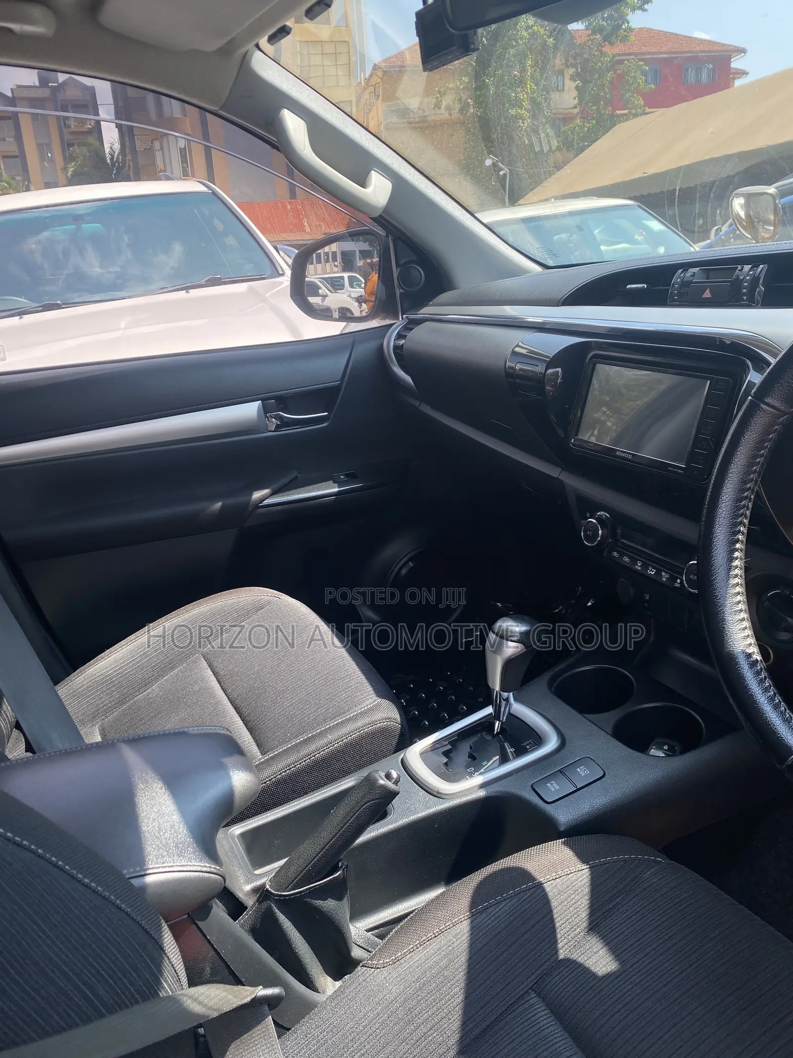 Toyota Hilux Rugged 4x4 2018 Gold