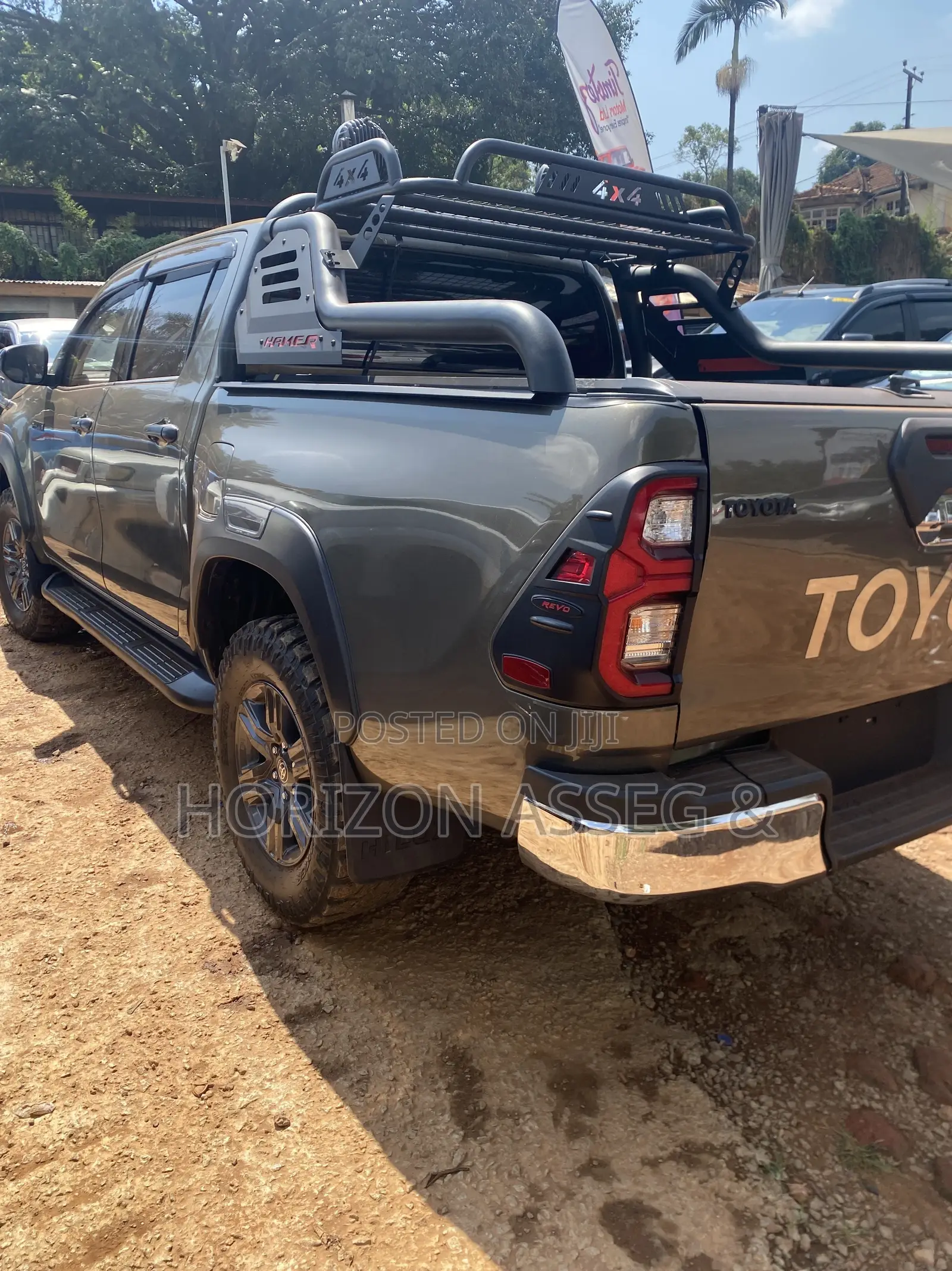 Toyota Hilux Rugged 4x4 2018 Gold