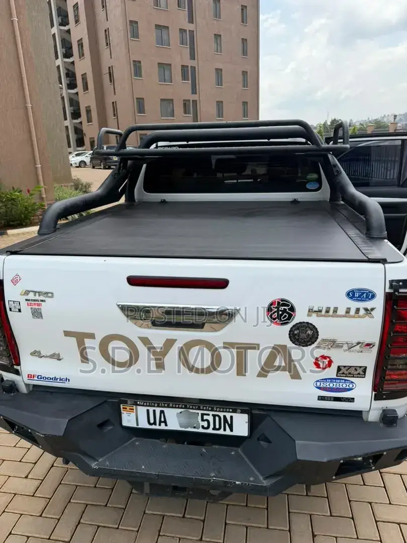 Toyota Hilux 2018 White