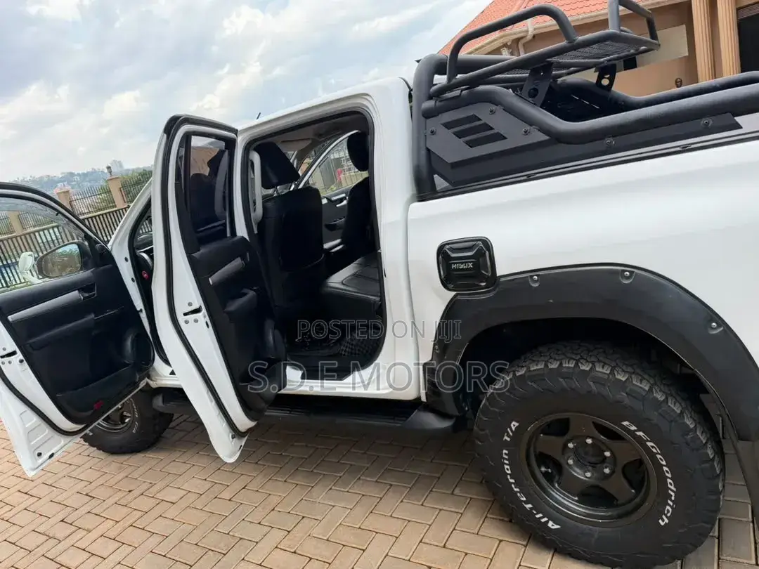 Toyota Hilux 2018 White