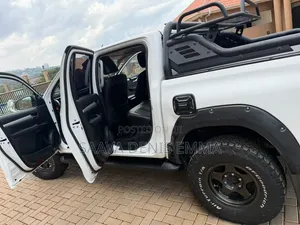 Toyota Hilux 2018 White