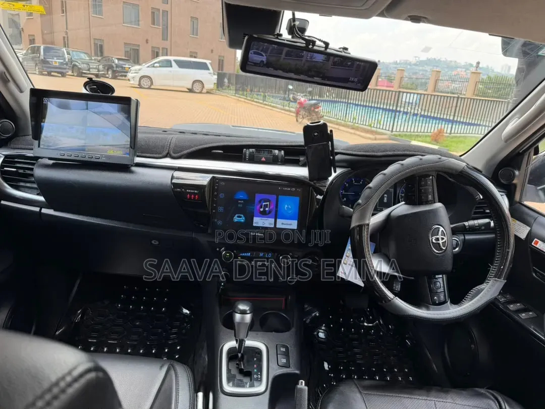 Toyota Hilux 2018 White