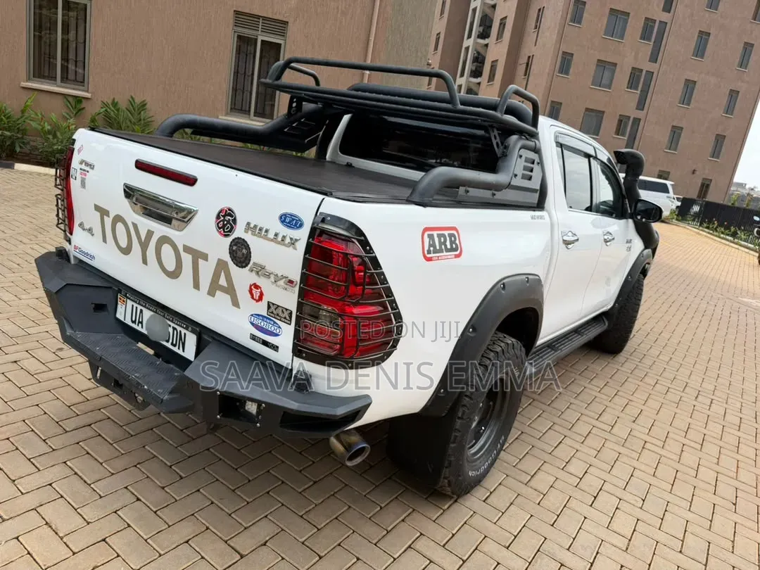 Toyota Hilux 2018 White