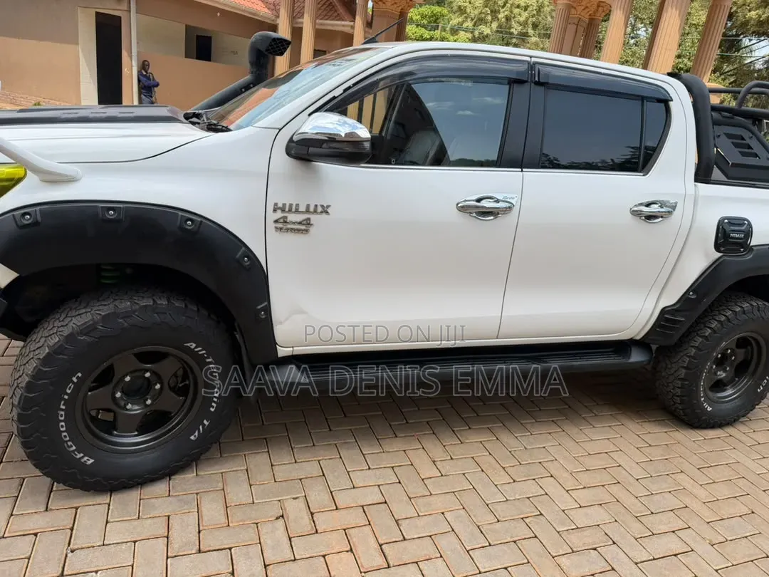 Toyota Hilux 2018 White