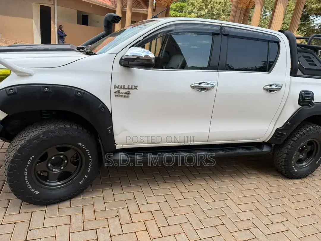 Toyota Hilux 2018 White