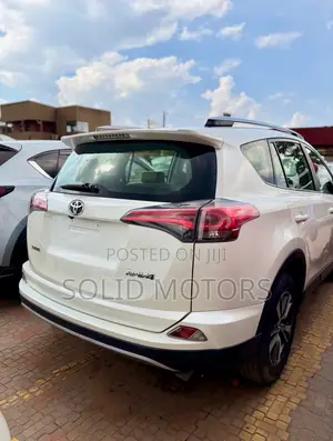 Toyota RAV4 XLE 4dr SUV AWD (2.5L 4cyl 6A) 2018 White