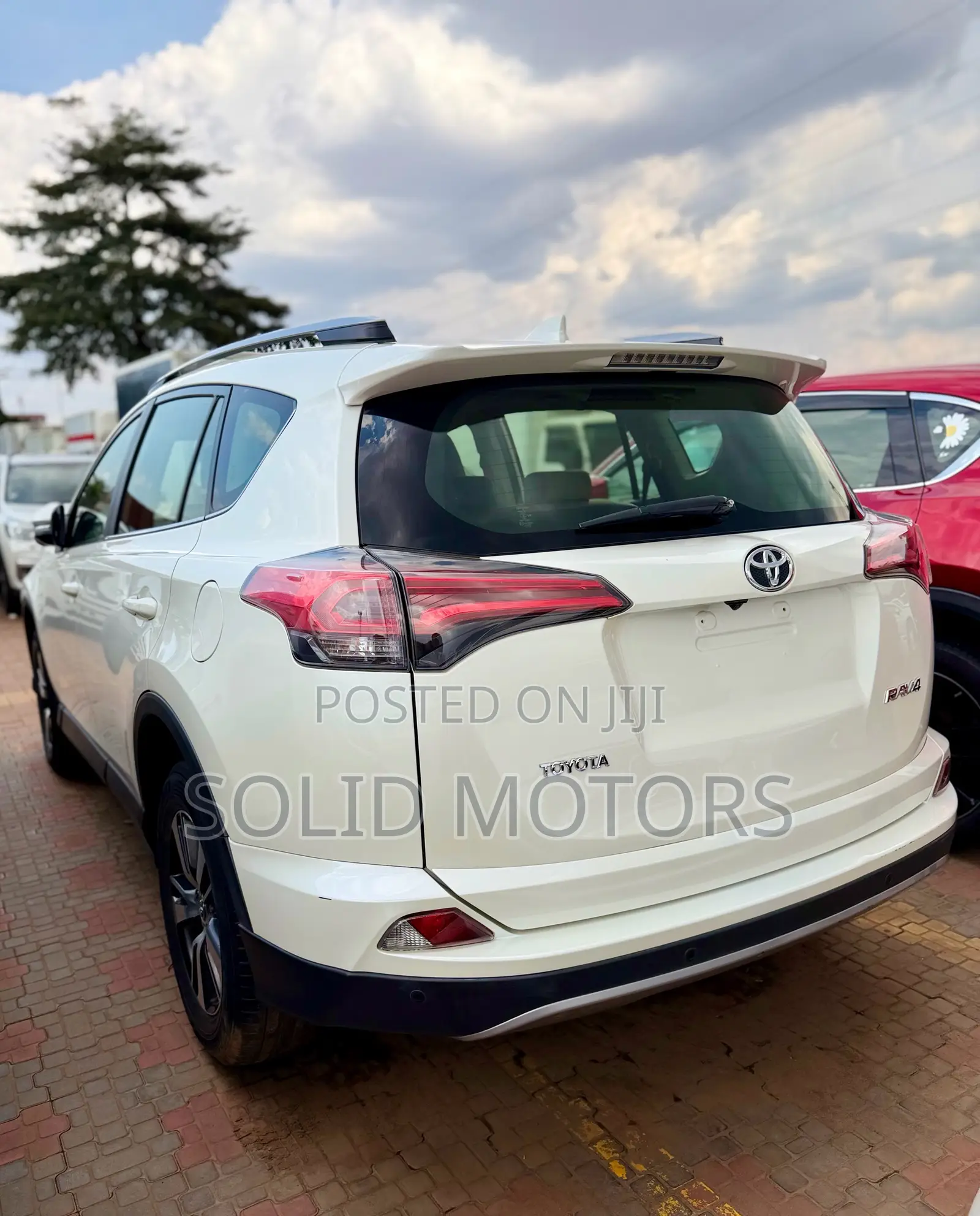 Toyota RAV4 XLE 4dr SUV AWD (2.5L 4cyl 6A) 2018 White