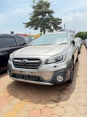Subaru Outback 2.5i Limited AWD 2017 Gold