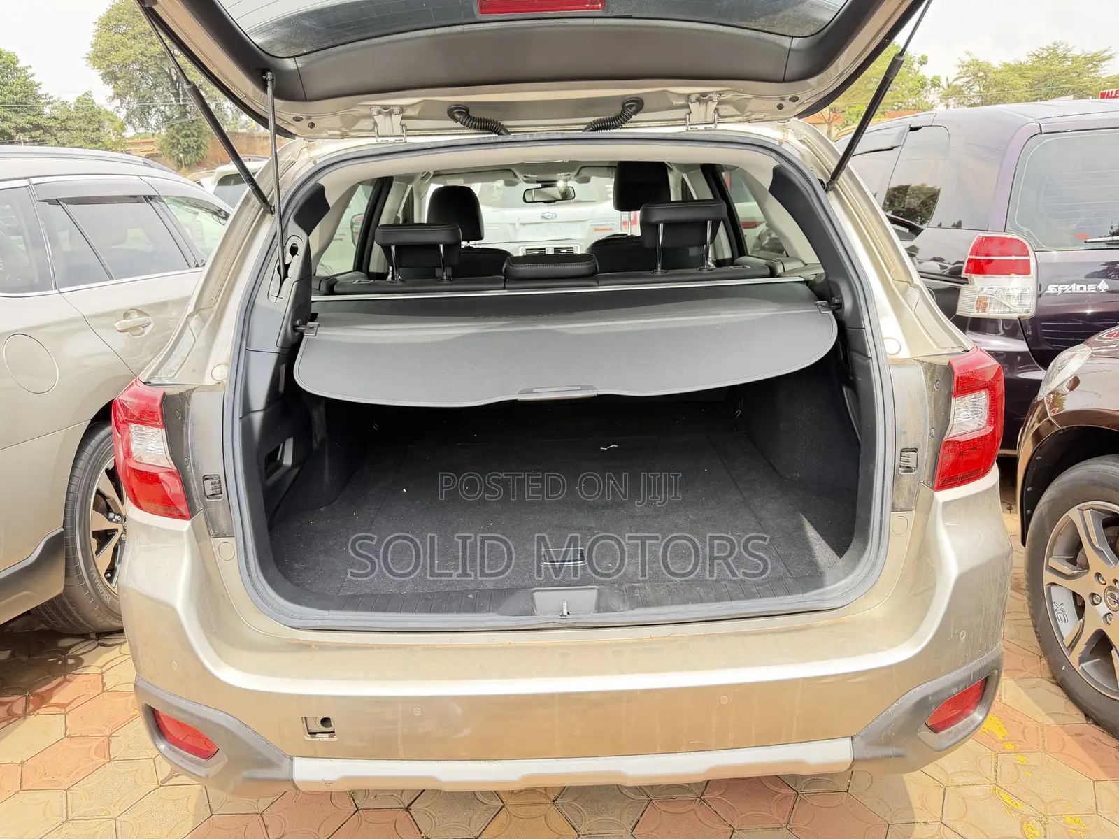 Subaru Outback 2.5i Limited AWD 2017 Gold
