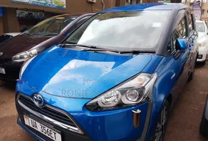 Toyota Sienta 2017 Blue