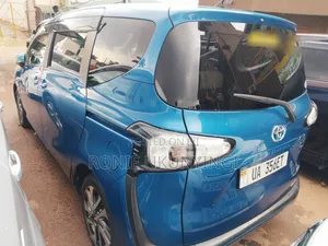 Toyota Sienta 2017 Blue