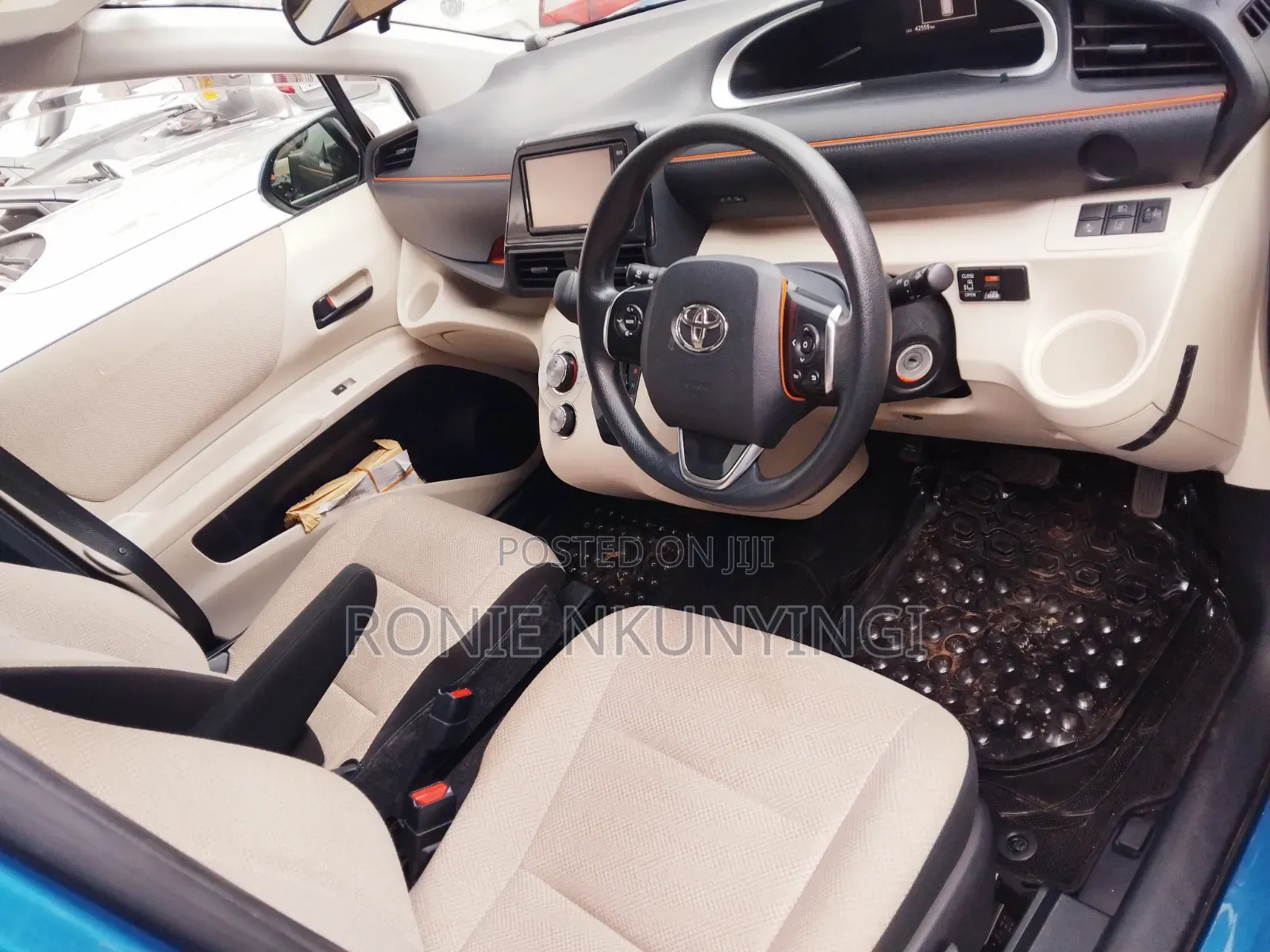 Toyota Sienta 2017 Blue