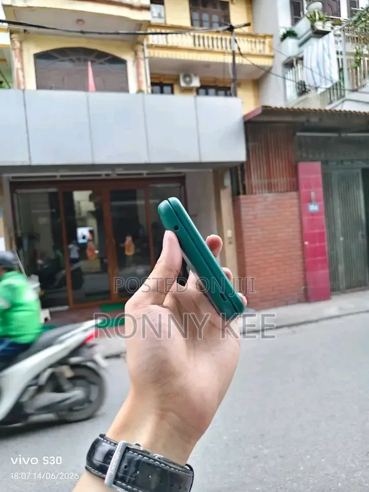 New Nokia 2660 Flip Green