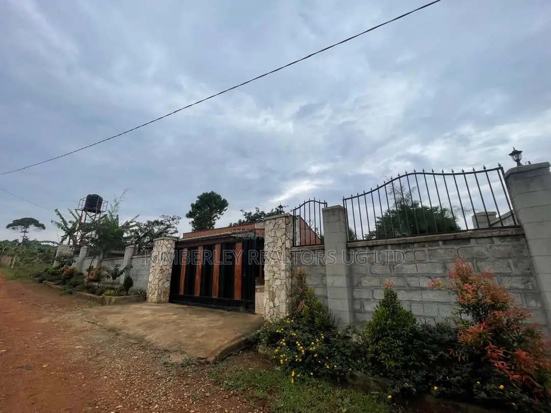 3bdrm House in Mukono TC for sale