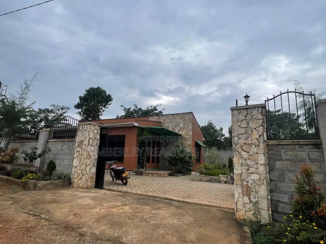3bdrm House in Mukono TC for sale