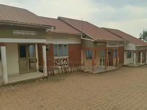 3bdrm Duplex in Seeta-Namuganga for sale