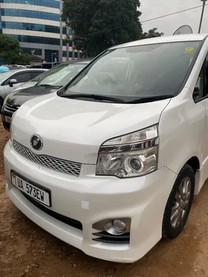 Toyota Voxy 2013 White
