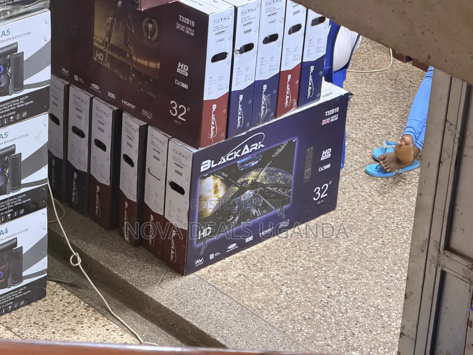 Brand New Black Ark 32-Inch Smart TV
