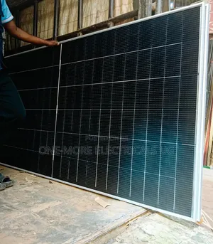 Pure Black Cells Mono Crystalline Solar Panels 590w/24volts.