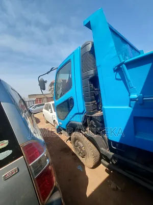 Mitsubishi Fuso Fighter 2001 Blue